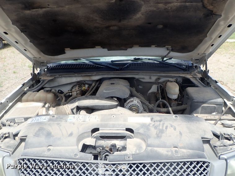 image for item DG3230 2003 Chevrolet Silverado 2500  pickup truck