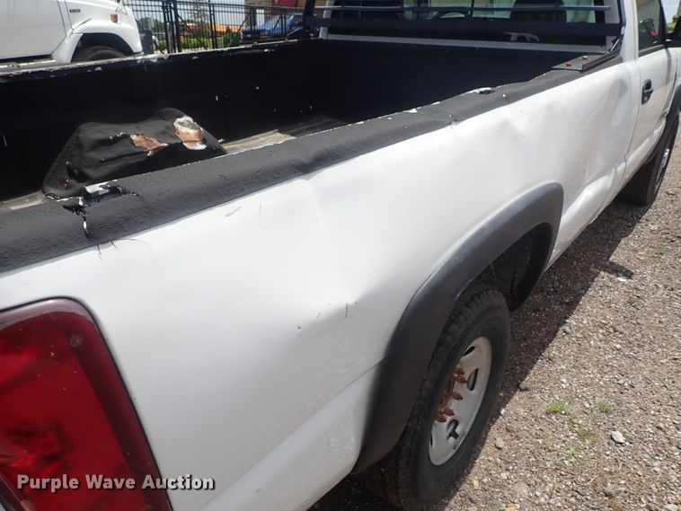 image for item DG3230 2003 Chevrolet Silverado 2500  pickup truck