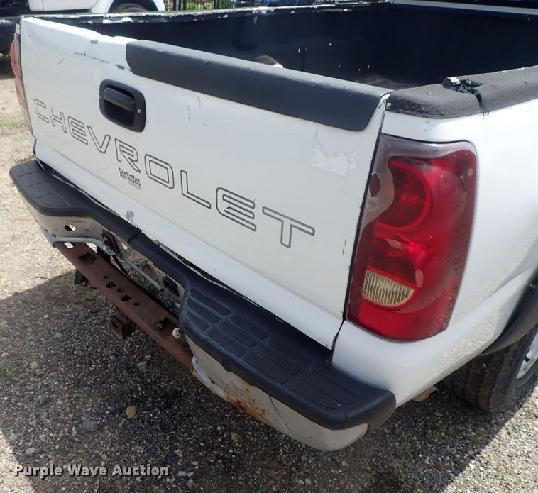 image for item DG3230 2003 Chevrolet Silverado 2500  pickup truck