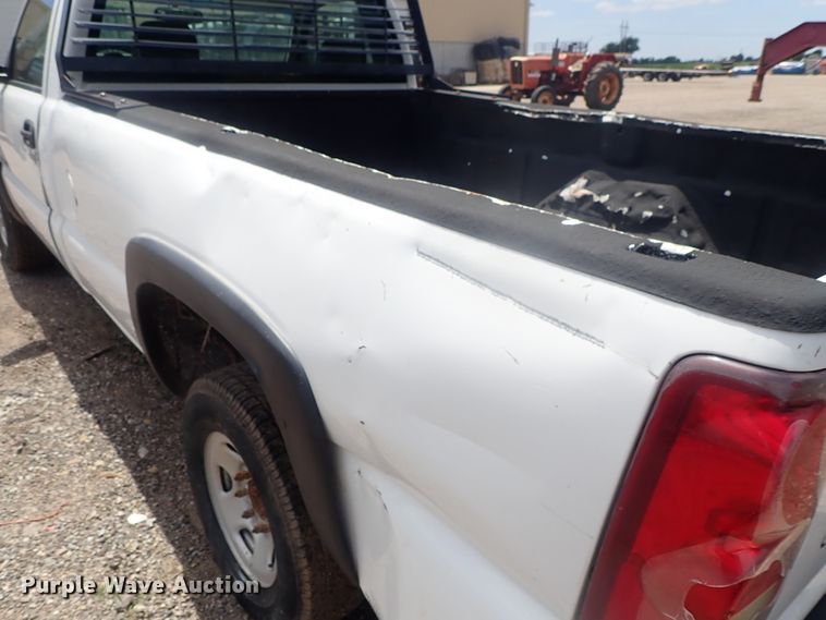 image for item DG3230 2003 Chevrolet Silverado 2500  pickup truck