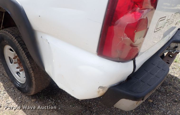 image for item DG3230 2003 Chevrolet Silverado 2500  pickup truck