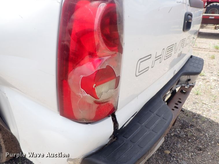 image for item DG3230 2003 Chevrolet Silverado 2500  pickup truck