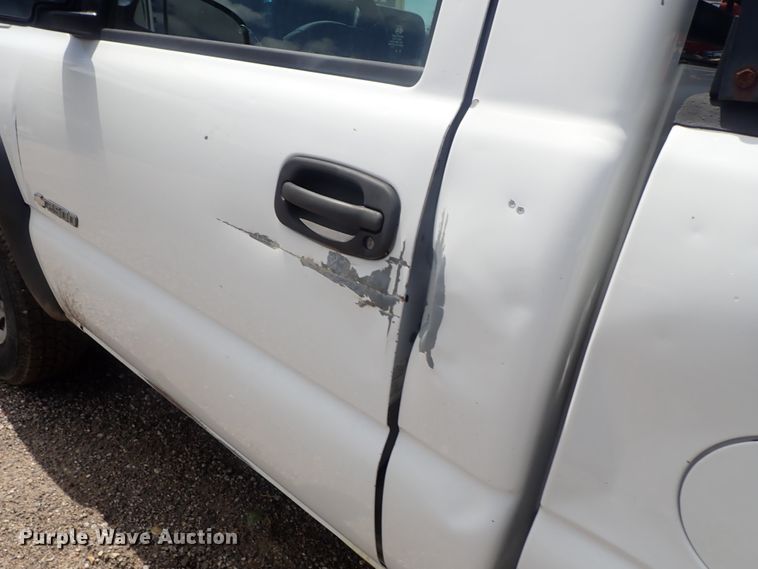 image for item DG3230 2003 Chevrolet Silverado 2500  pickup truck