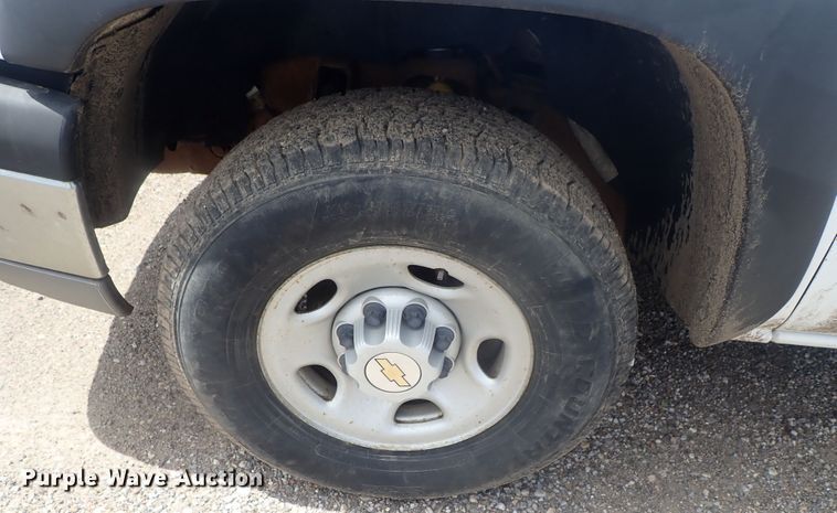 image for item DG3230 2003 Chevrolet Silverado 2500  pickup truck