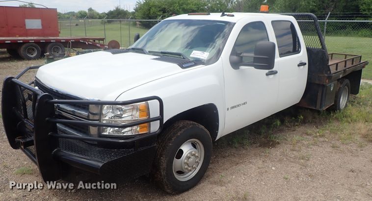 image for item DG3231 2009 Chevrolet Silverado 3500HD  Crew Cab flatbed pickup truck