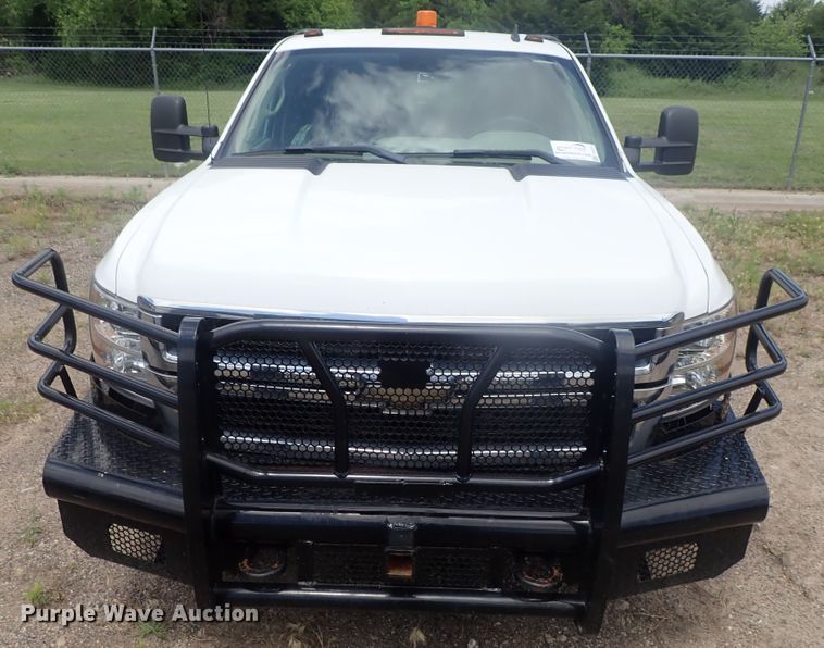 image for item DG3231 2009 Chevrolet Silverado 3500HD  Crew Cab flatbed pickup truck