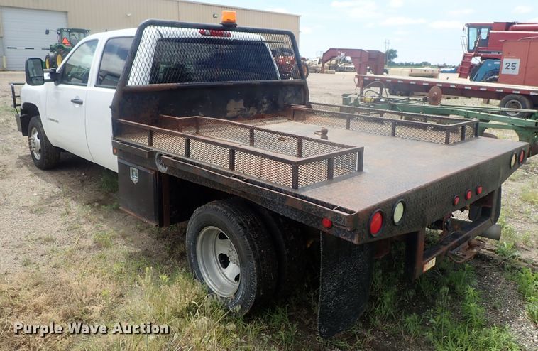 image for item DG3231 2009 Chevrolet Silverado 3500HD  Crew Cab flatbed pickup truck