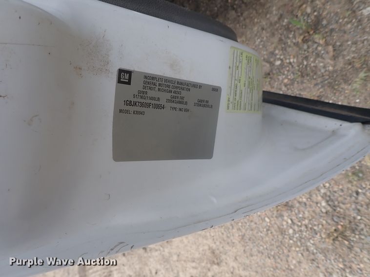 image for item DG3231 2009 Chevrolet Silverado 3500HD  Crew Cab flatbed pickup truck