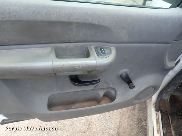 image for item DG3231 2009 Chevrolet Silverado 3500HD  Crew Cab flatbed pickup truck