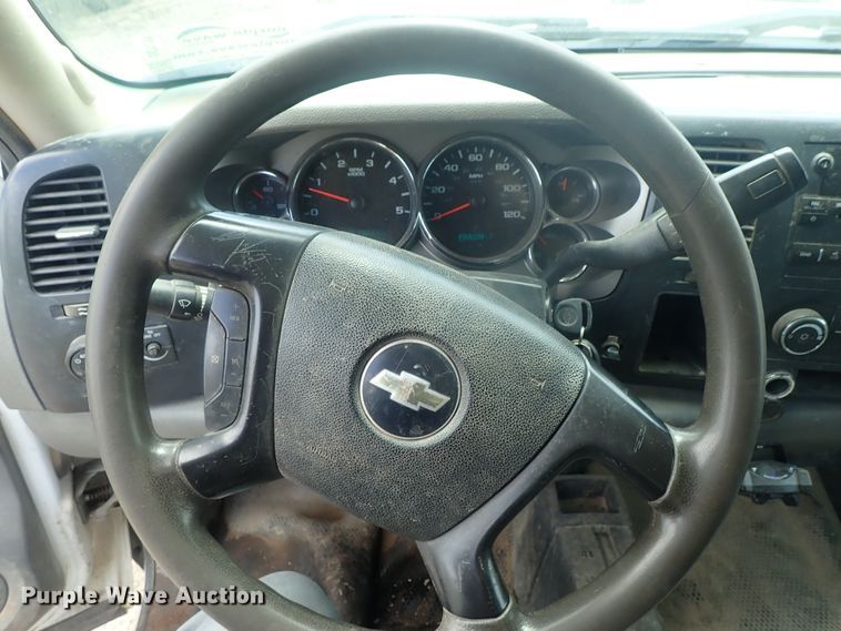 image for item DG3231 2009 Chevrolet Silverado 3500HD  Crew Cab flatbed pickup truck