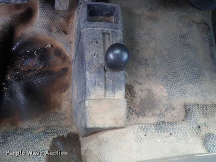 image for item DG3231 2009 Chevrolet Silverado 3500HD  Crew Cab flatbed pickup truck