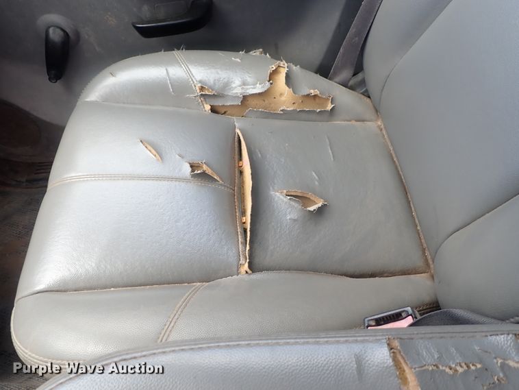 image for item DG3231 2009 Chevrolet Silverado 3500HD  Crew Cab flatbed pickup truck