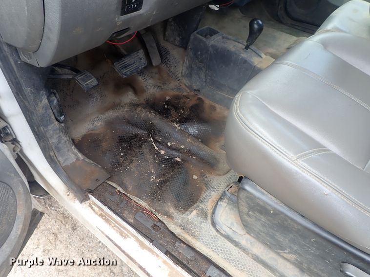 image for item DG3231 2009 Chevrolet Silverado 3500HD  Crew Cab flatbed pickup truck