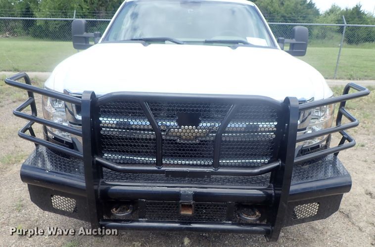 image for item DG3231 2009 Chevrolet Silverado 3500HD  Crew Cab flatbed pickup truck