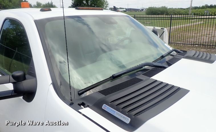 image for item DG3231 2009 Chevrolet Silverado 3500HD  Crew Cab flatbed pickup truck