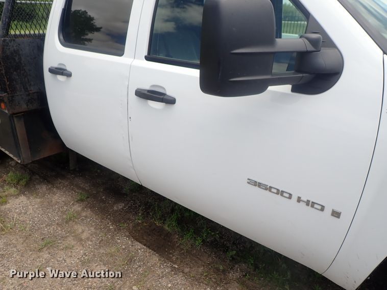 image for item DG3231 2009 Chevrolet Silverado 3500HD  Crew Cab flatbed pickup truck