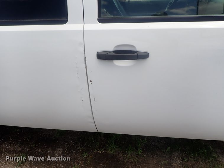 image for item DG3231 2009 Chevrolet Silverado 3500HD  Crew Cab flatbed pickup truck