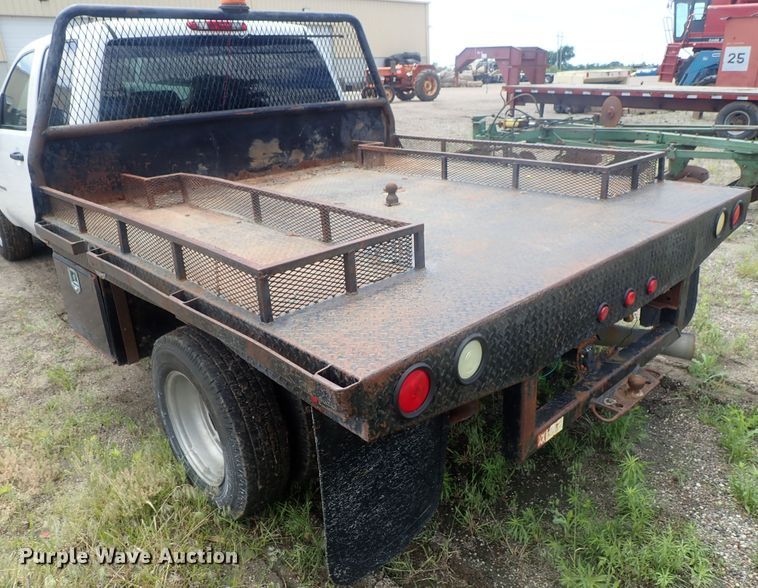 image for item DG3231 2009 Chevrolet Silverado 3500HD  Crew Cab flatbed pickup truck
