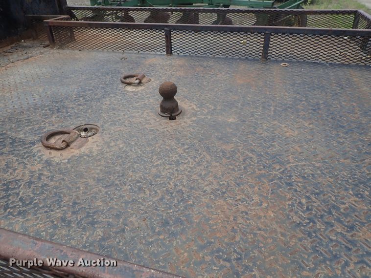 image for item DG3231 2009 Chevrolet Silverado 3500HD  Crew Cab flatbed pickup truck