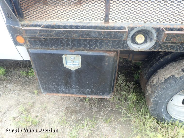 image for item DG3231 2009 Chevrolet Silverado 3500HD  Crew Cab flatbed pickup truck