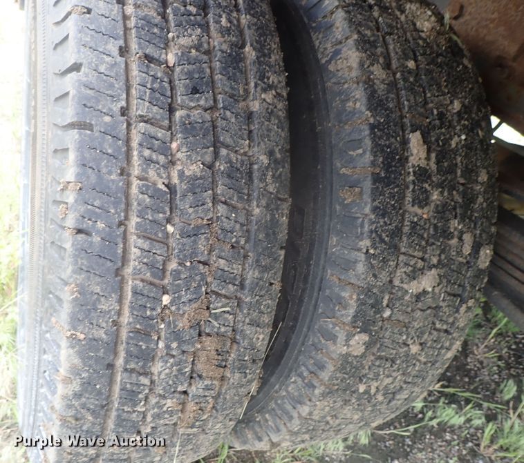 image for item DG3231 2009 Chevrolet Silverado 3500HD  Crew Cab flatbed pickup truck