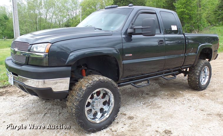 image for item DG5686 2004 Chevrolet Silverado 2500HD  Ext. Cab pickup truck