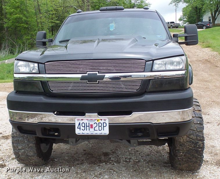 image for item DG5686 2004 Chevrolet Silverado 2500HD  Ext. Cab pickup truck