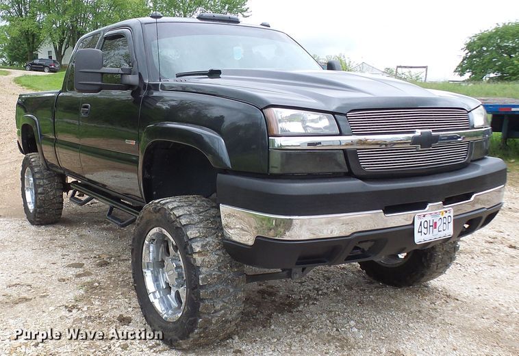 image for item DG5686 2004 Chevrolet Silverado 2500HD  Ext. Cab pickup truck
