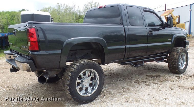 image for item DG5686 2004 Chevrolet Silverado 2500HD  Ext. Cab pickup truck