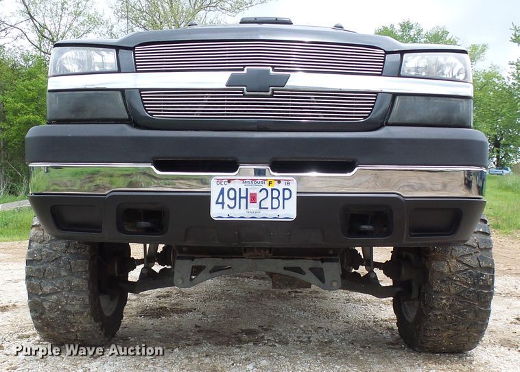 image for item DG5686 2004 Chevrolet Silverado 2500HD  Ext. Cab pickup truck