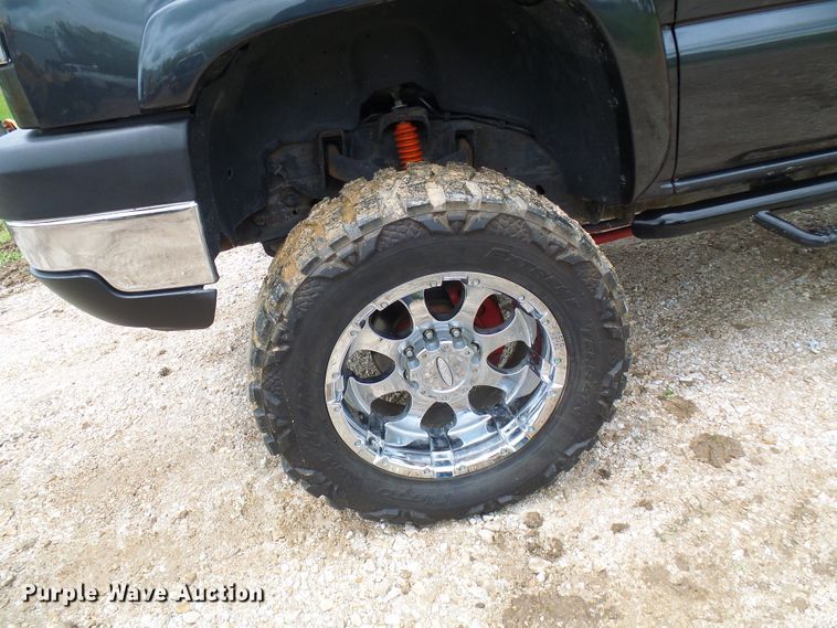 image for item DG5686 2004 Chevrolet Silverado 2500HD  Ext. Cab pickup truck