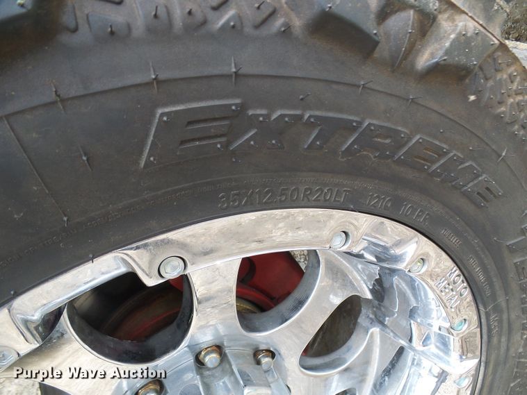 image for item DG5686 2004 Chevrolet Silverado 2500HD  Ext. Cab pickup truck