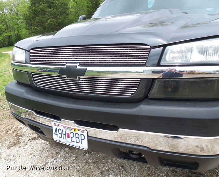 image for item DG5686 2004 Chevrolet Silverado 2500HD  Ext. Cab pickup truck