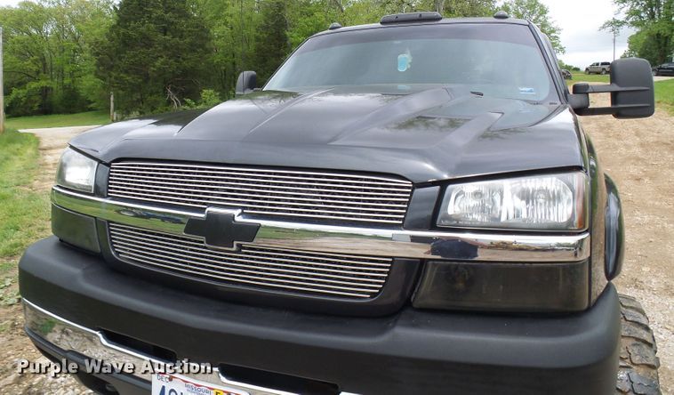 image for item DG5686 2004 Chevrolet Silverado 2500HD  Ext. Cab pickup truck