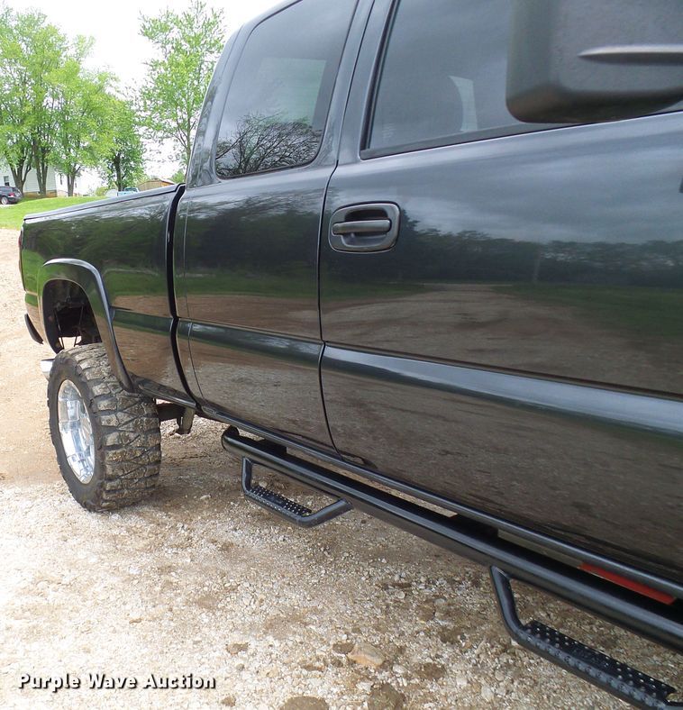 image for item DG5686 2004 Chevrolet Silverado 2500HD  Ext. Cab pickup truck