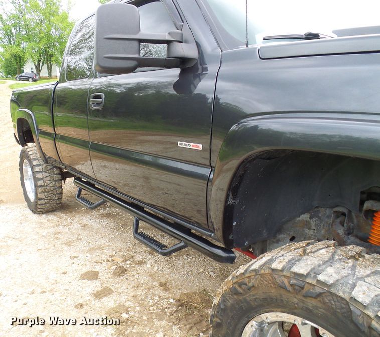 image for item DG5686 2004 Chevrolet Silverado 2500HD  Ext. Cab pickup truck