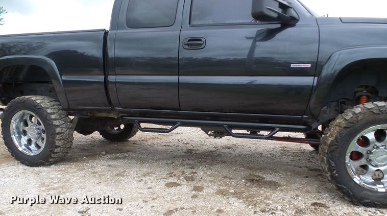 image for item DG5686 2004 Chevrolet Silverado 2500HD  Ext. Cab pickup truck