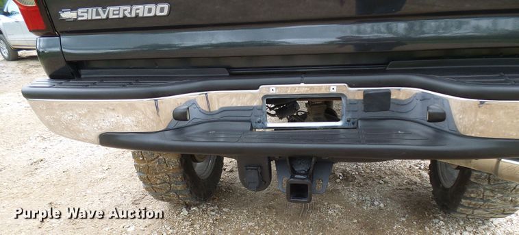 image for item DG5686 2004 Chevrolet Silverado 2500HD  Ext. Cab pickup truck