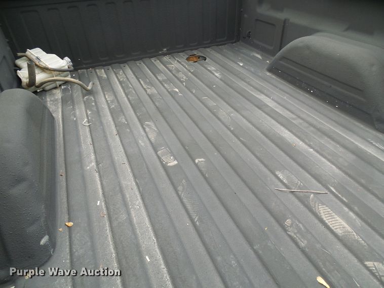 image for item DG5686 2004 Chevrolet Silverado 2500HD  Ext. Cab pickup truck