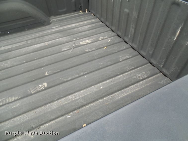 image for item DG5686 2004 Chevrolet Silverado 2500HD  Ext. Cab pickup truck