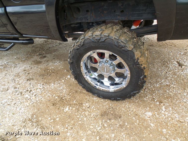 image for item DG5686 2004 Chevrolet Silverado 2500HD  Ext. Cab pickup truck