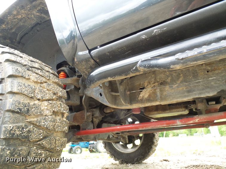 image for item DG5686 2004 Chevrolet Silverado 2500HD  Ext. Cab pickup truck