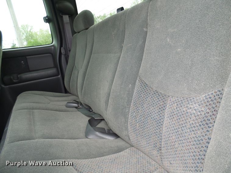 image for item DG5686 2004 Chevrolet Silverado 2500HD  Ext. Cab pickup truck