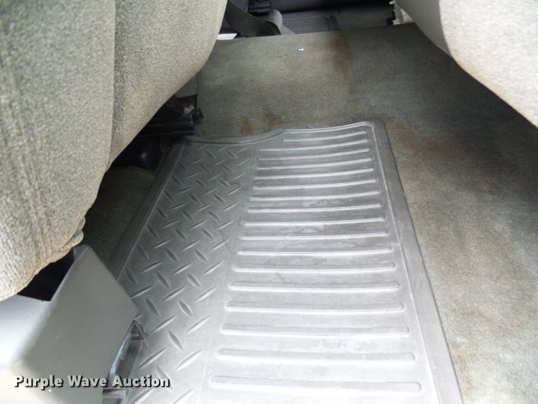 image for item DG5686 2004 Chevrolet Silverado 2500HD  Ext. Cab pickup truck