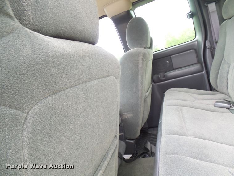 image for item DG5686 2004 Chevrolet Silverado 2500HD  Ext. Cab pickup truck