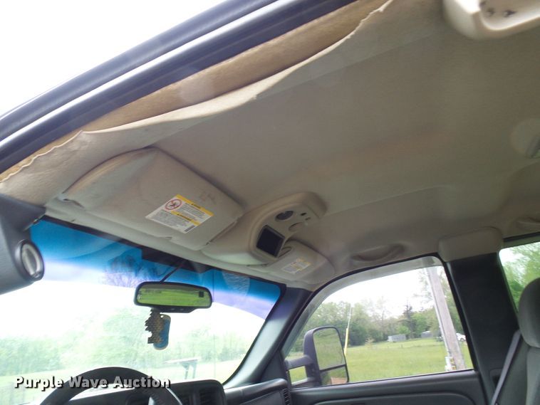 image for item DG5686 2004 Chevrolet Silverado 2500HD  Ext. Cab pickup truck