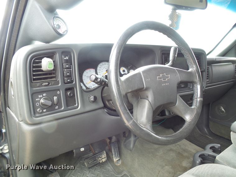 image for item DG5686 2004 Chevrolet Silverado 2500HD  Ext. Cab pickup truck