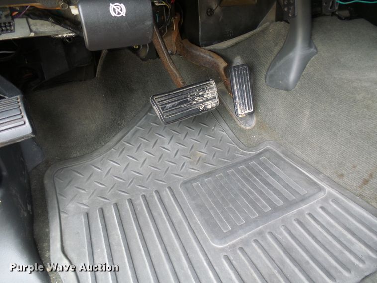 image for item DG5686 2004 Chevrolet Silverado 2500HD  Ext. Cab pickup truck