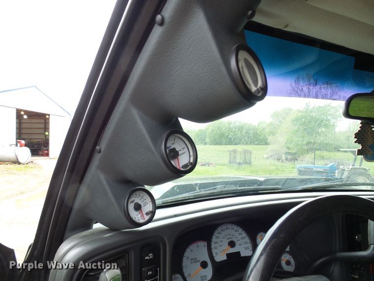 image for item DG5686 2004 Chevrolet Silverado 2500HD  Ext. Cab pickup truck