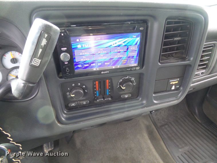 image for item DG5686 2004 Chevrolet Silverado 2500HD  Ext. Cab pickup truck